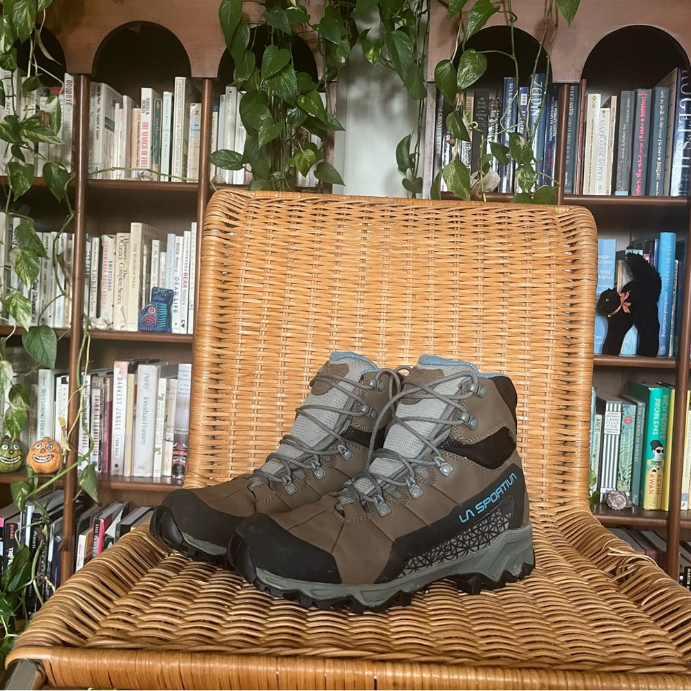 La sportiva women’s nucleo high II GTX hiking boots size 9.5 41